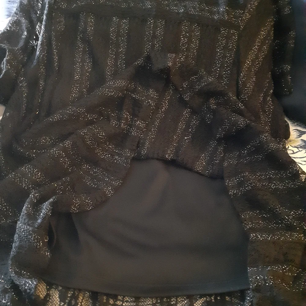 Women's Top - Picture 3 of 4